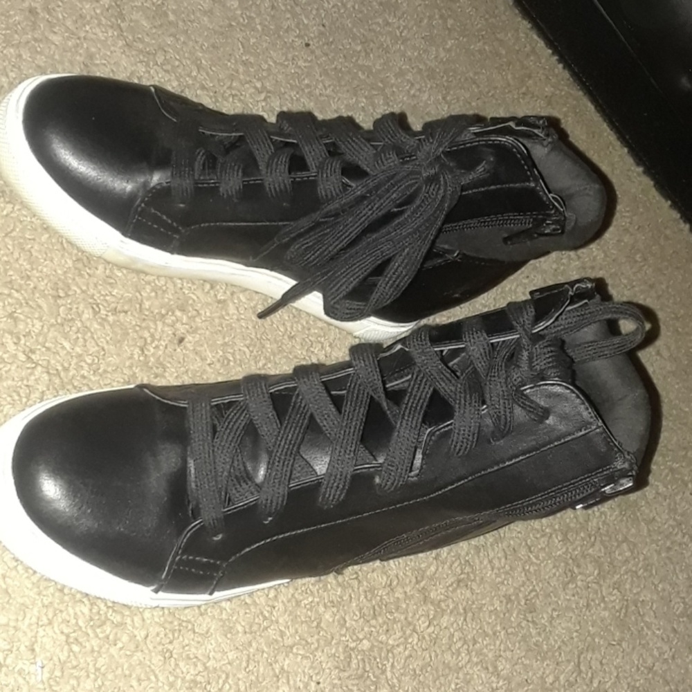 Size 8 Women sneakers